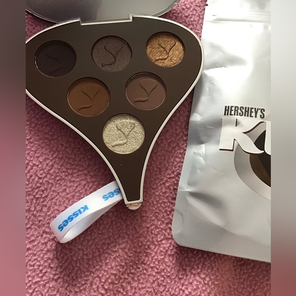 Glamlite Makeup Glamlite Hersheys Kisses Milk Chocolate Eyeshadow Palette New Poshmark